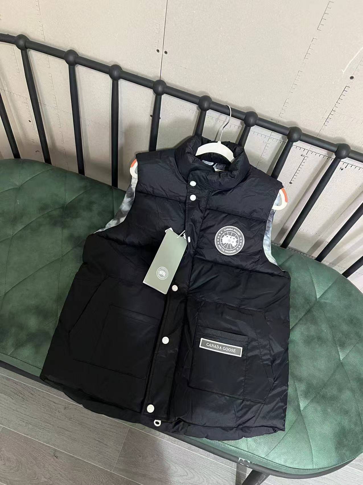 Black white label vest