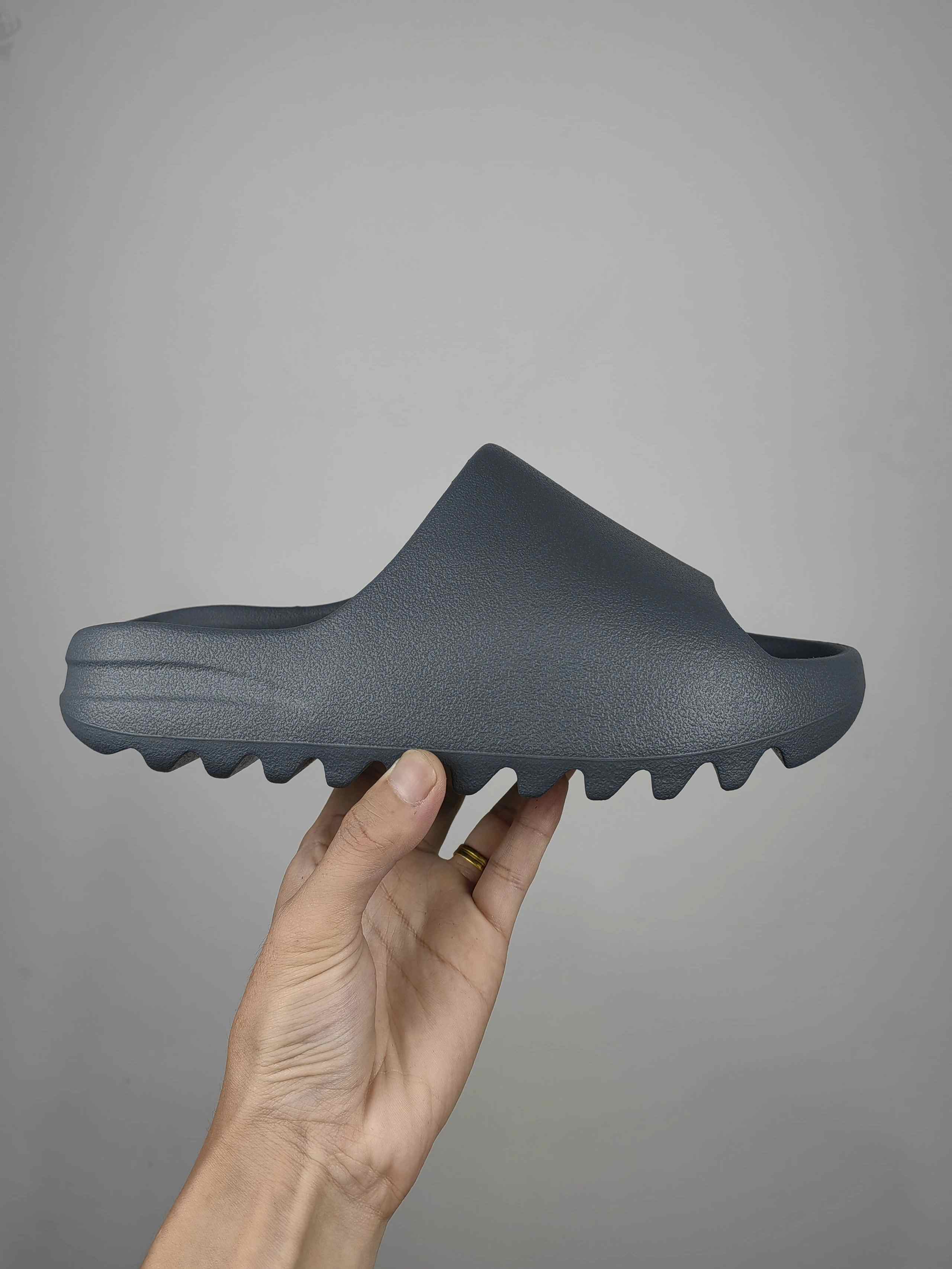 Dark gray green frosted (ID2349)