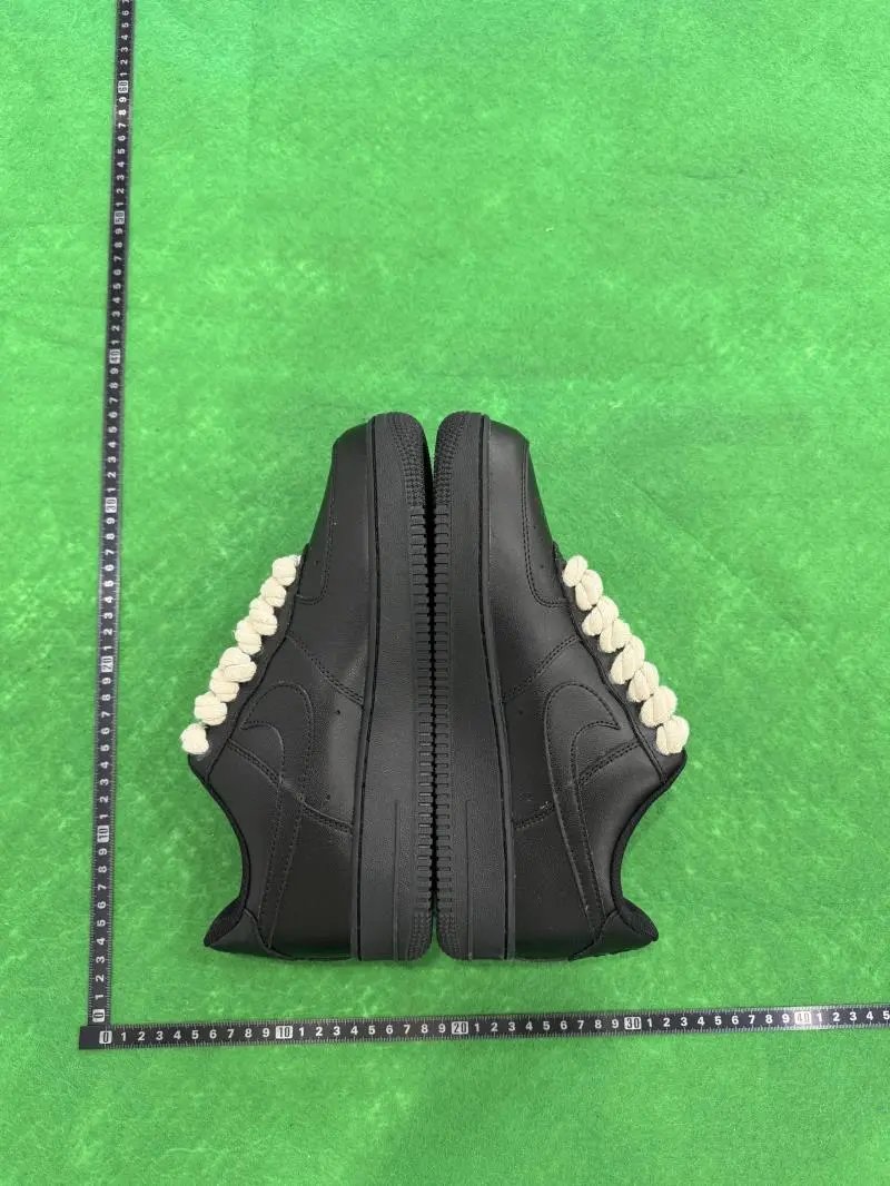 39 (beige shoelaces)